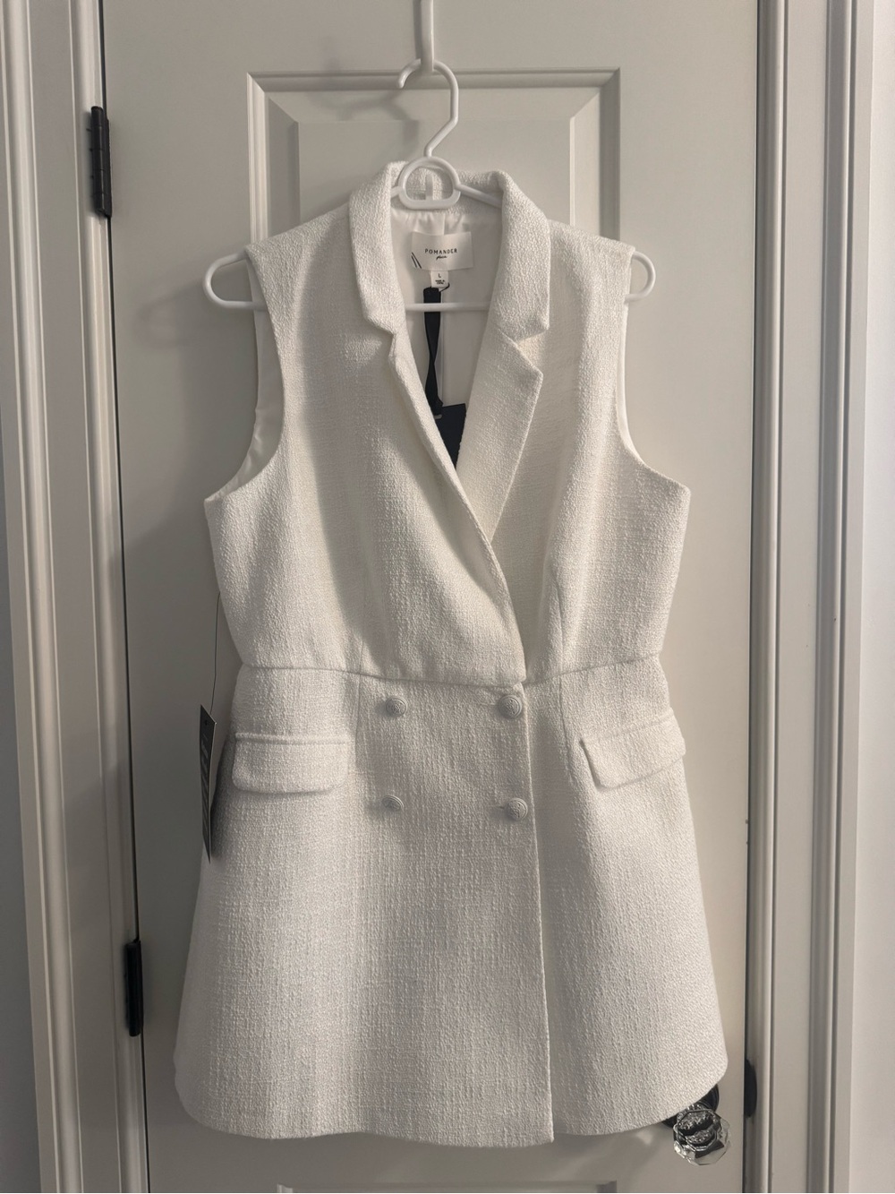 Pomander Place White Sleeveless Double-Breasted Bouclé Skort